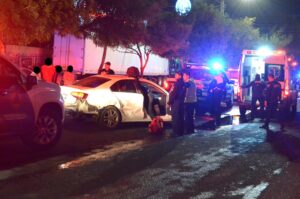 Aparatosa-colision-con-unidad-policial-involucrada-2-2048x1361