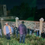 Volcadura de combi de transporte público sobre la carretera 120, en Tequisquiapan